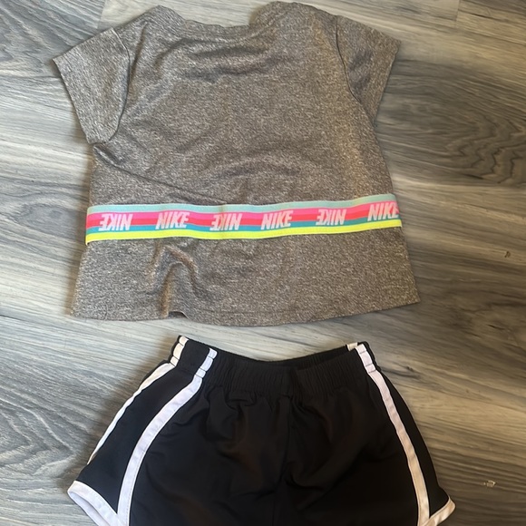 Nike Outfit - Picture 2 of 2